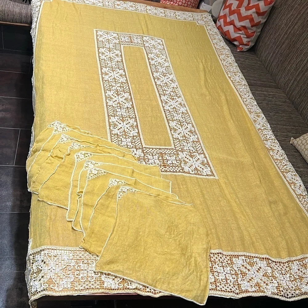 Vintage 101”x60” Tablecloth with 9 Napkins Linen and Croches Insets - Stunning